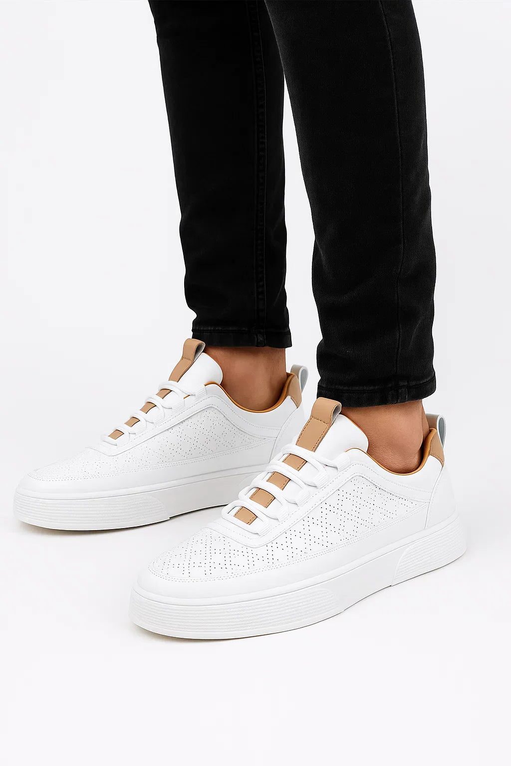 Men's white trainers, perforated lace up low top, view 1