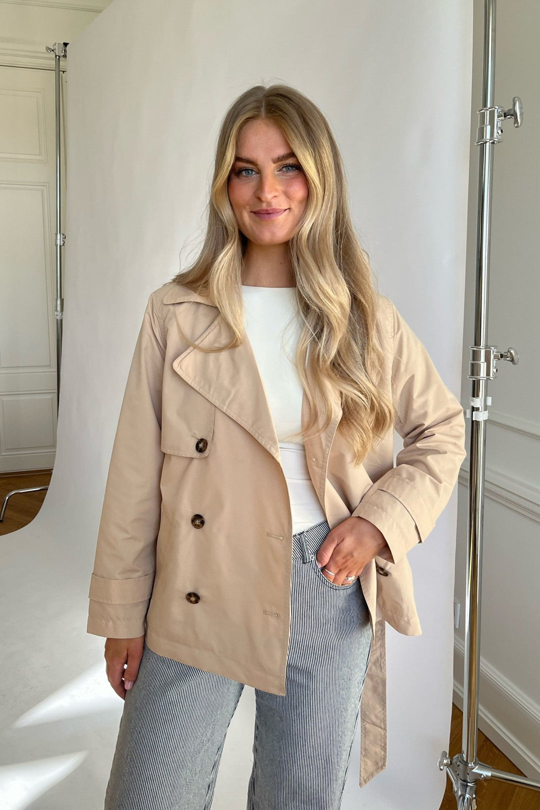 Women's cropped trench coat, double breasted belted short, view 8