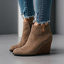 Taupe